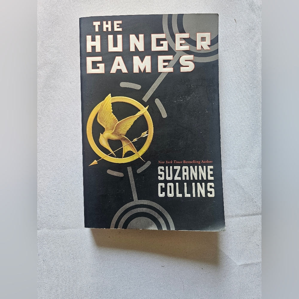 Suzanne Collins the Hunger Games Paperback Edition